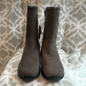 NWT - Woman’s Grey Suede Boot - Size 7 1/2